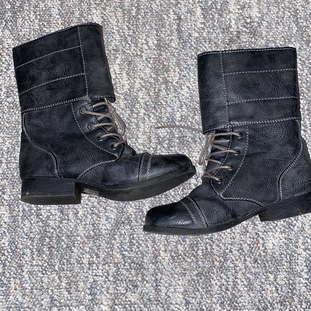 Boots - Picture 2 of 3